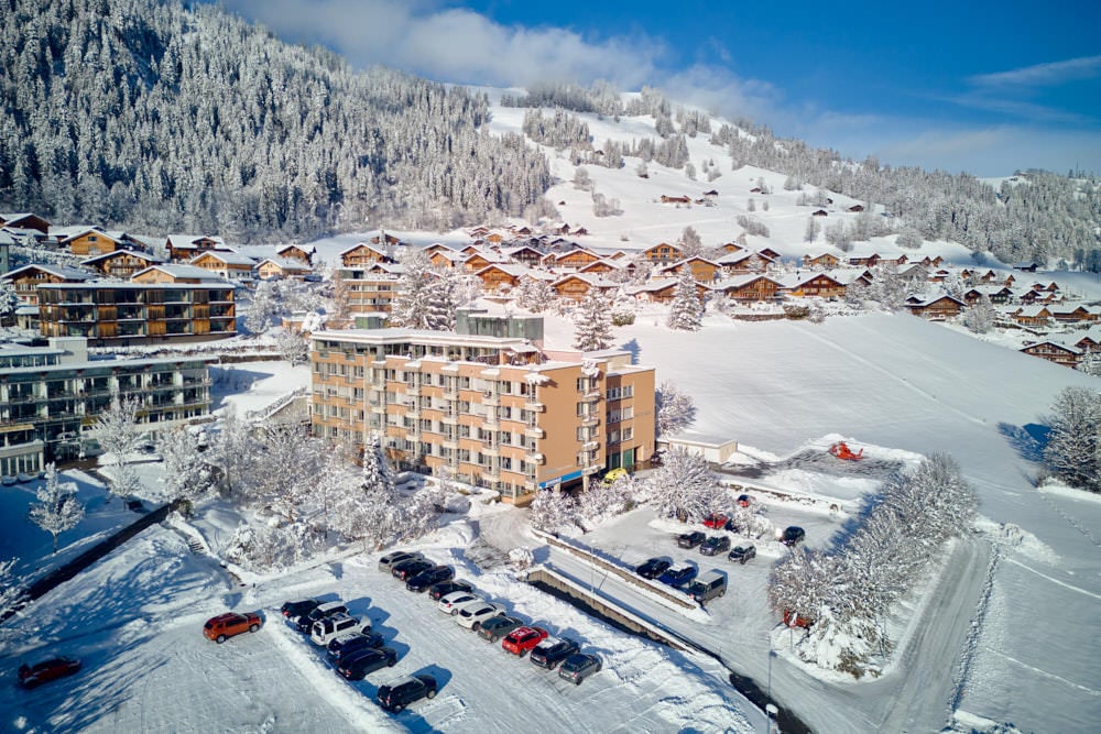 Spital Zweisimmen Luftaufnahme Winter