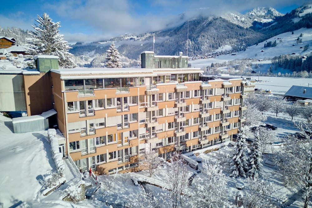 Spital Zweisimmen Aussenaufnahme Winter